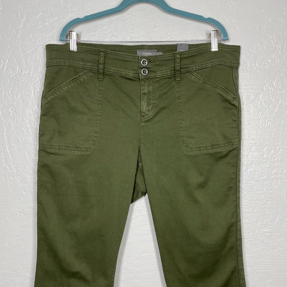 Olive Green Women's Cropped Pants - Picture 3 of 10